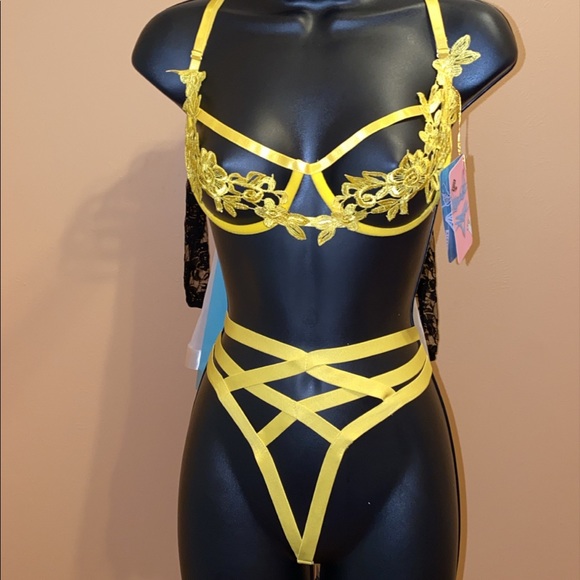 Bra & Panty Set - Picture 5 of 8